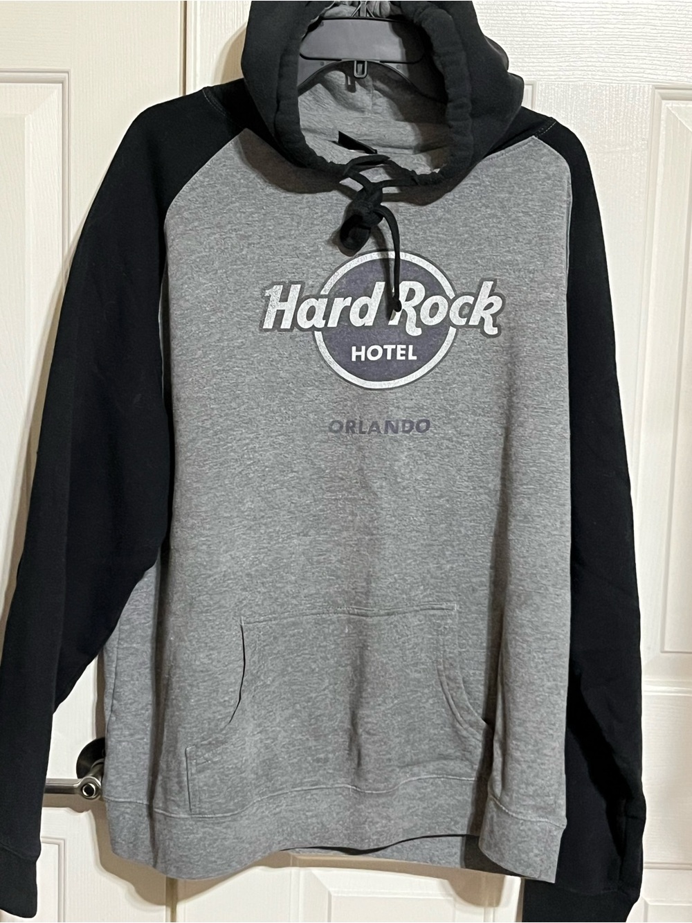 Hard Rock Cafe Gray and Black Raglan Hoodie Sweatshirt
15-05